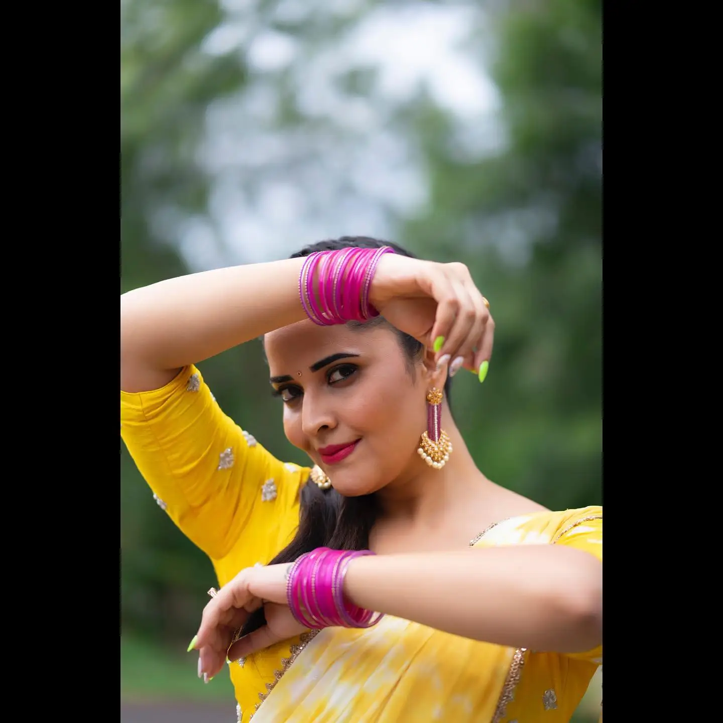 INDIAN ACTRESS ANASUYA BHARADWAJ IN YELLOW SAREE BLOUSE 5